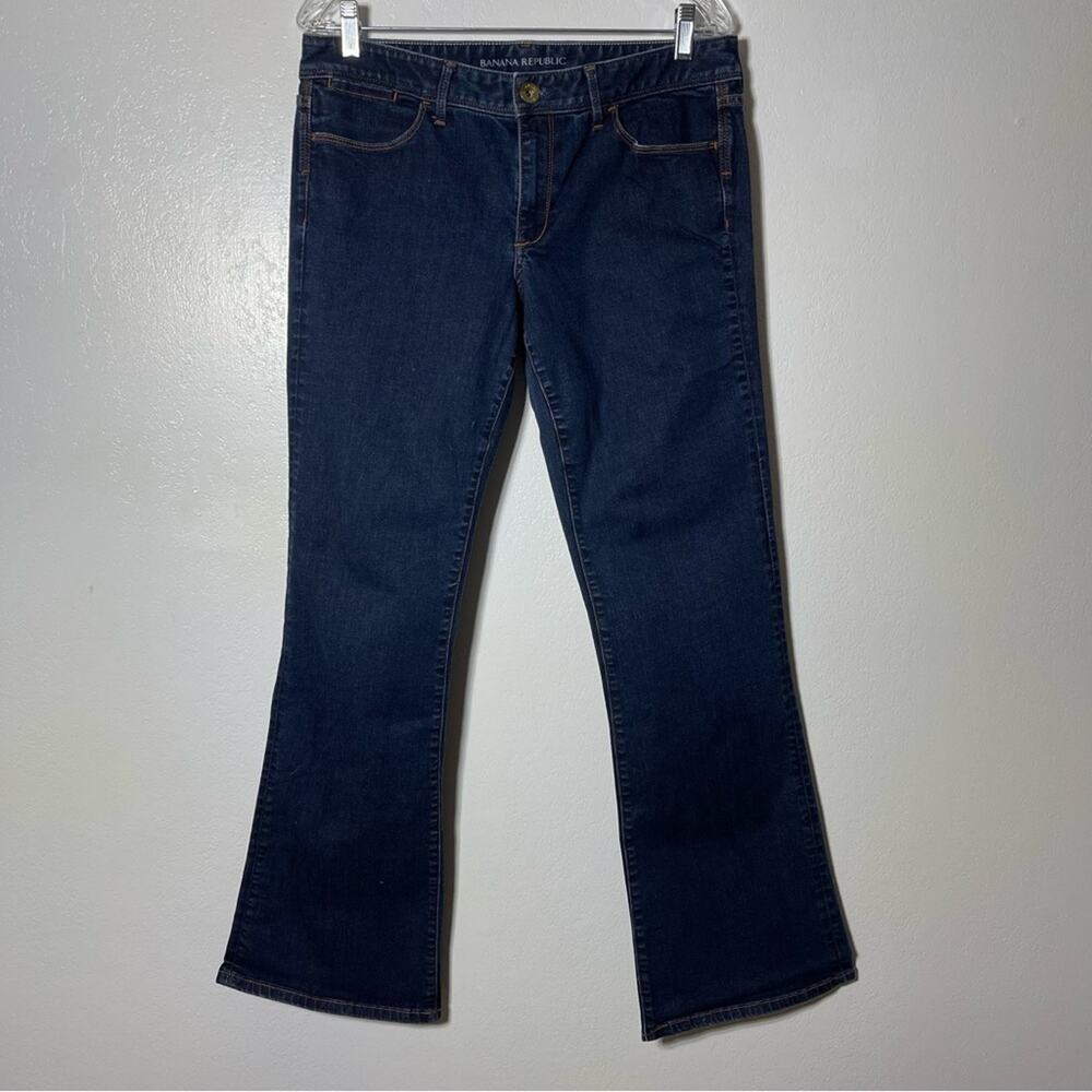 Banana Republic, Dark Wash Bootcut Jeans. Size 31. In excellent condition.